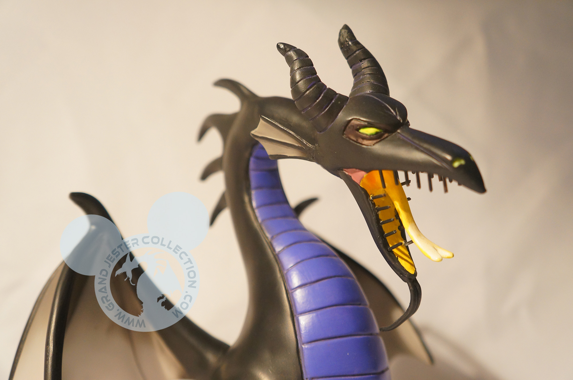 Disney Villains Maleficent Dragon Q-Fig Max Elite